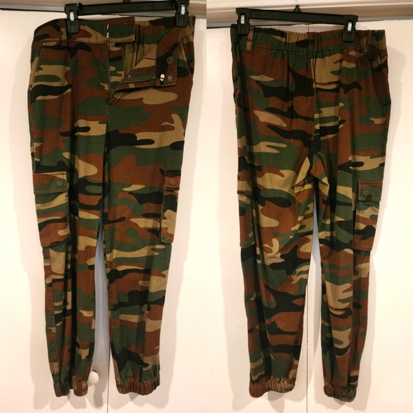 Forever 21 Pants - Camo Cargo Pants